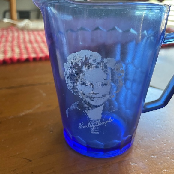 Cobalt blue glassware with Shirley Temple - Picture 4 of 4